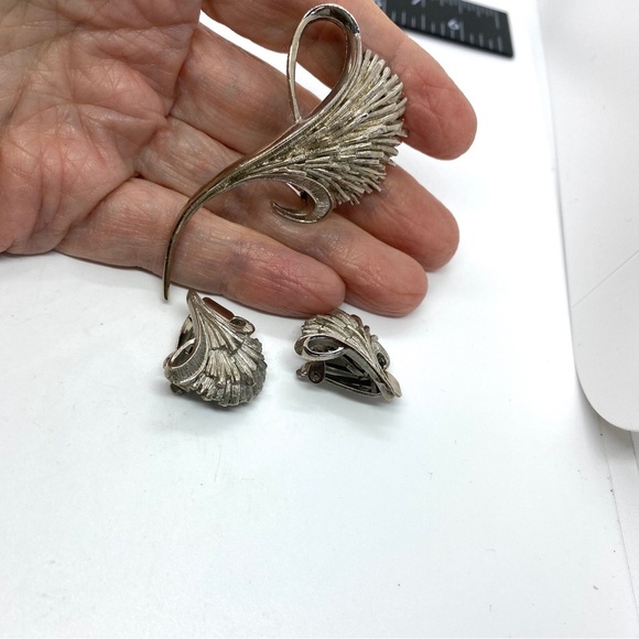 Silvertone Thistle Brooch & Clip On Earrings Set Vintage - Picture 5 of 8